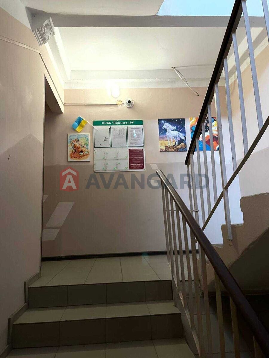 1 ����. ��������, 32.6/17.1/9 ��. �., 8/12 ���� ���� 2