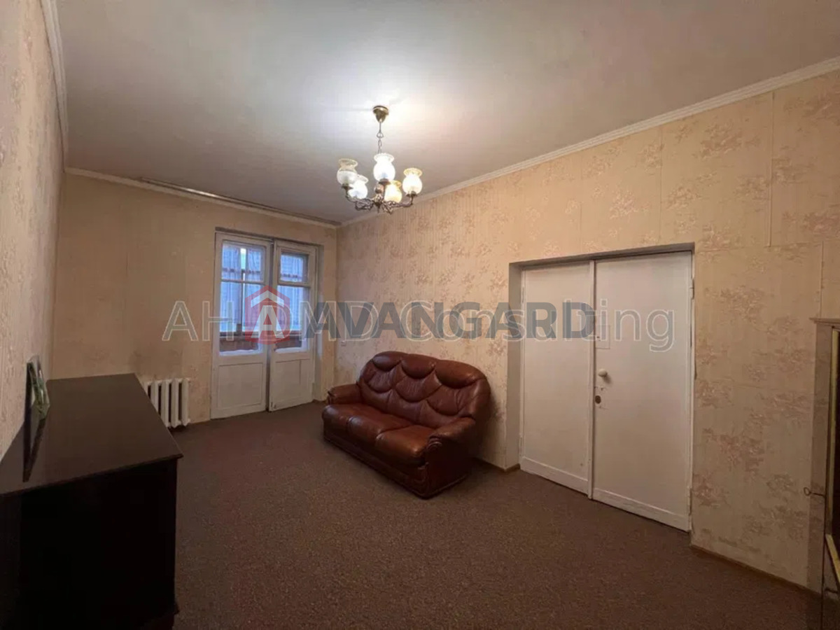 1 ��. ��������, 90/-/10 ��. �., 4/5 ������ ���� 11