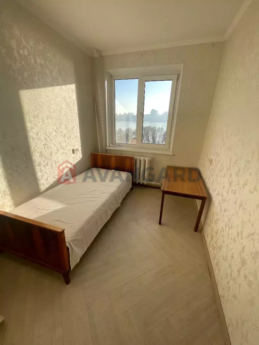 4 ��. ��������, 67/-/- ��. �., 9/10 ������ ���� 4