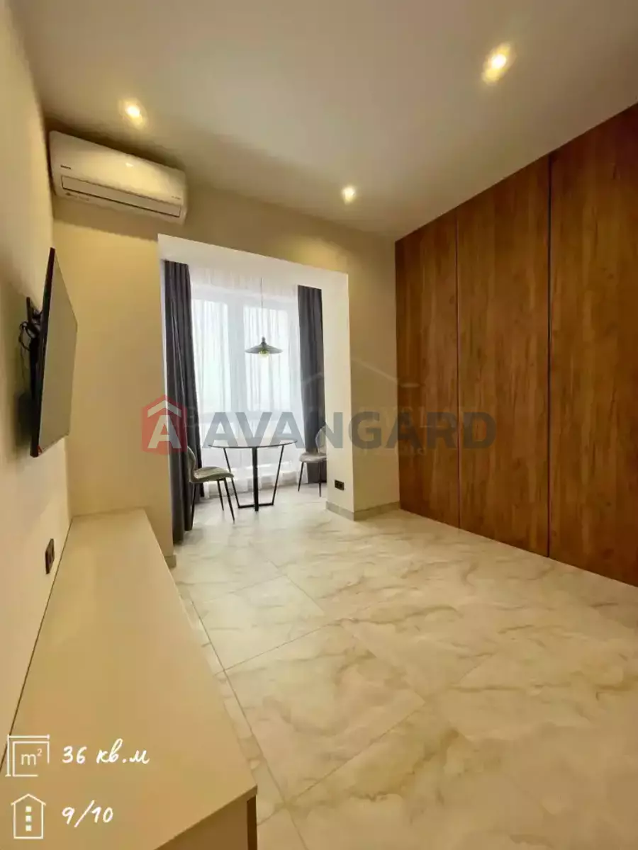 1 ��. ��������, 36/30/5 ��. �., 9/10 ������ ���� 8