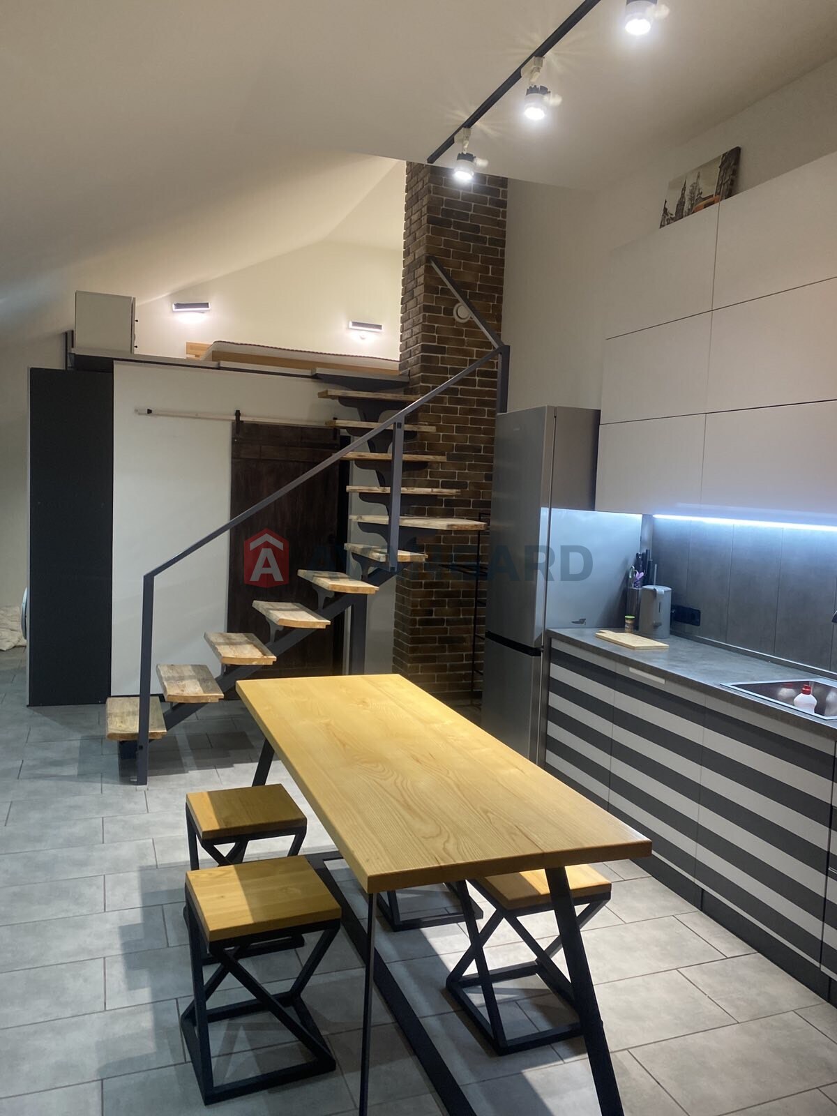 2 ��. ��������, 42/-/18 ��. �., 5/5 ������ ���� 9