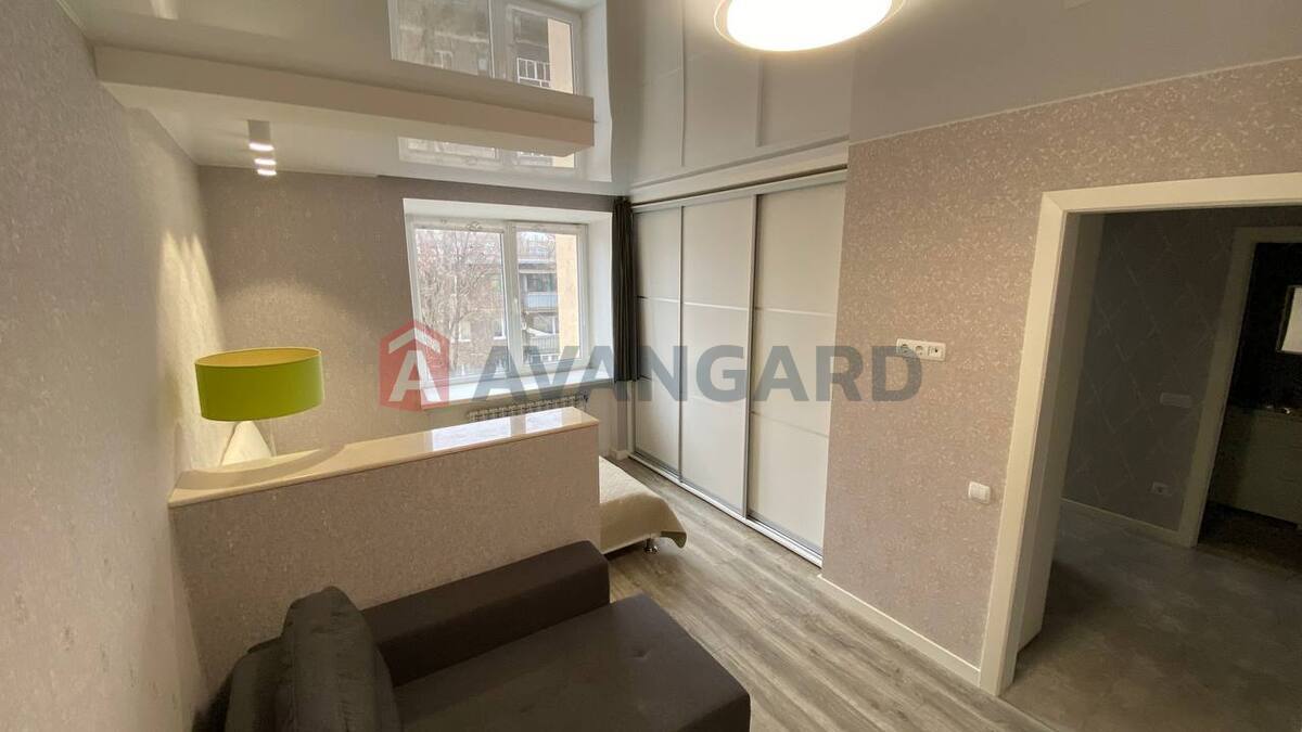 1 ��. ��������, 32/-/- ��. �., 6/9 ������ ���� 18