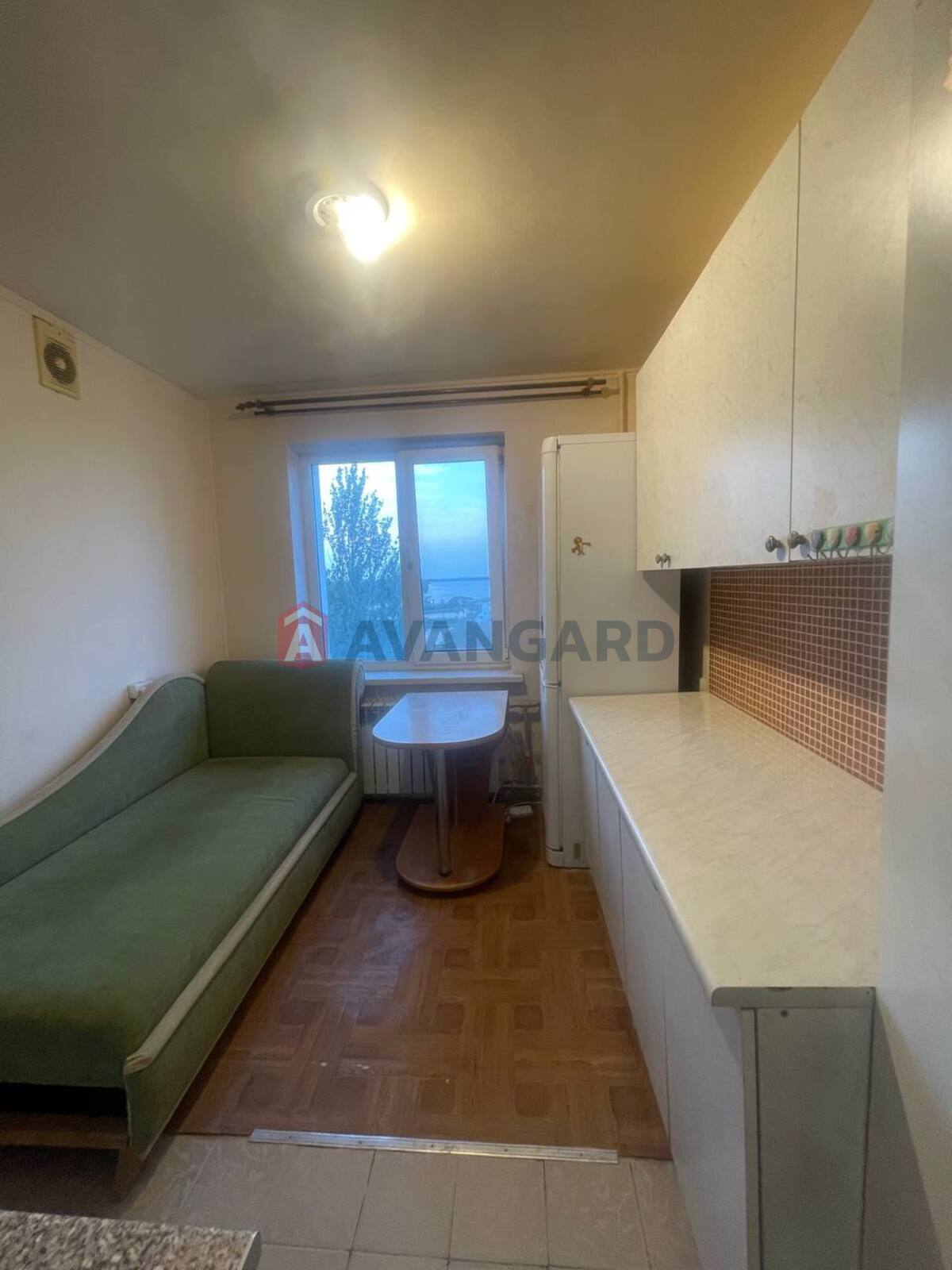 1 ����. ��������, 32.6/17.1/9 ��. �., 8/12 ���� ���� 6