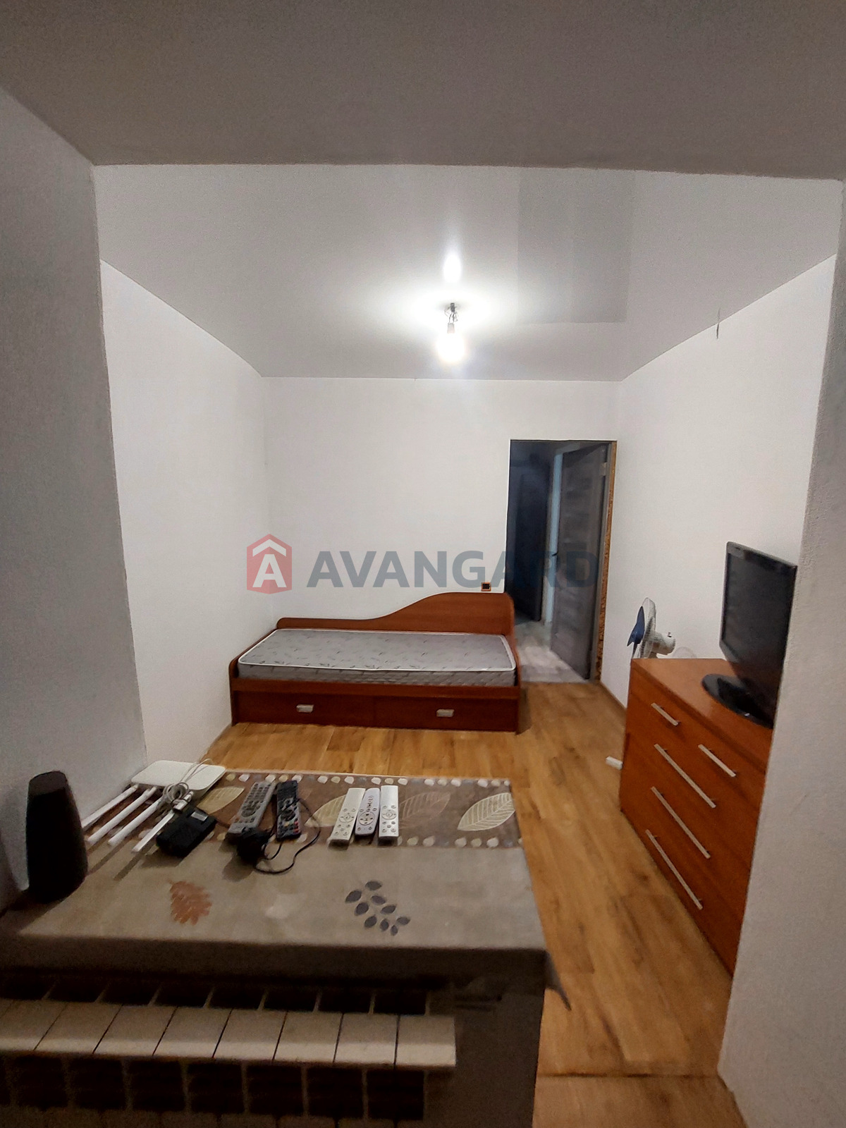 4 ����. ��������, 84/65/12 ��. �., 9/10 ���� ���� 4