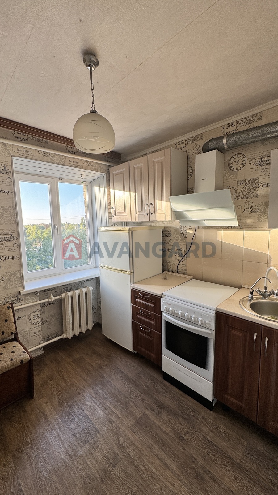 1 ��. ��������, 33/6/18 ��. �., 5/5 ������ ���� 4