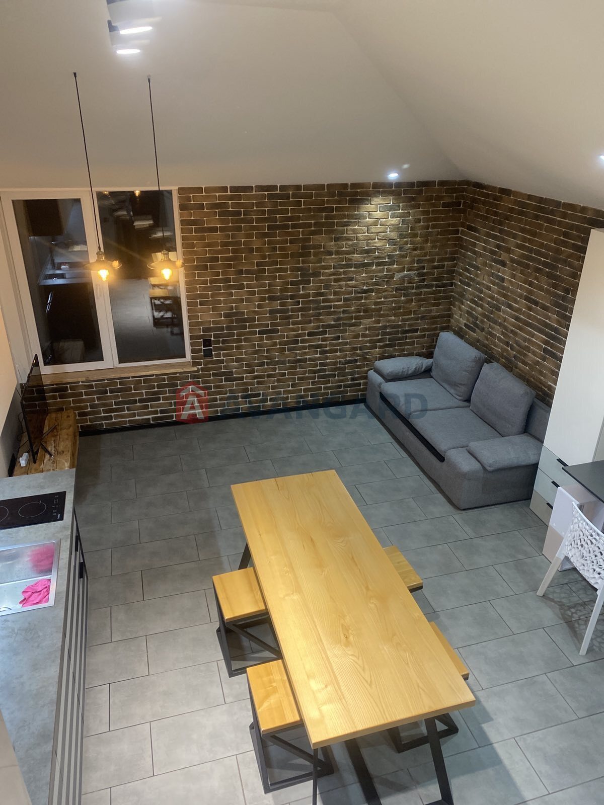 2 ��. ��������, 42/-/18 ��. �., 5/5 ������ ���� 7