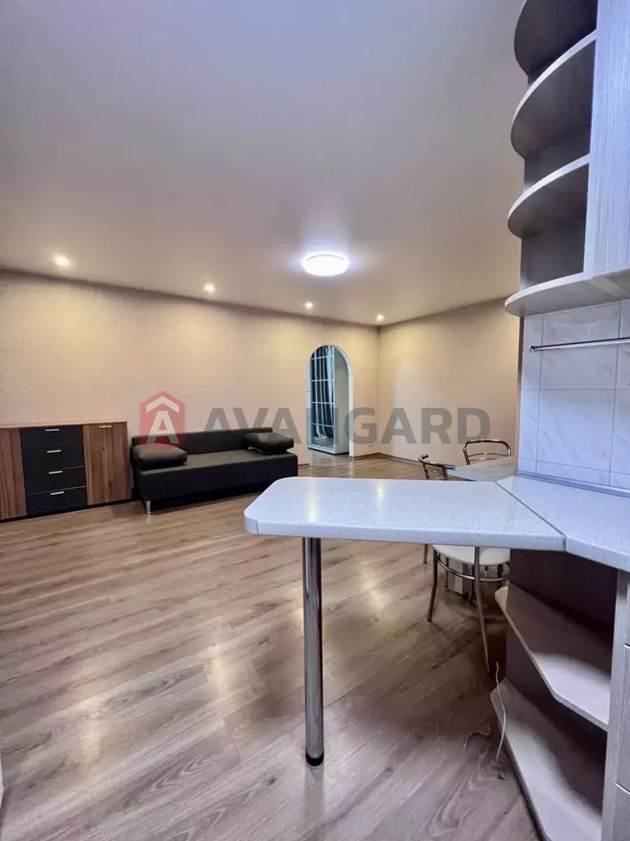 2 ��. ��������, 47/-/8 ��. �., 5/5 ������ ���� 8