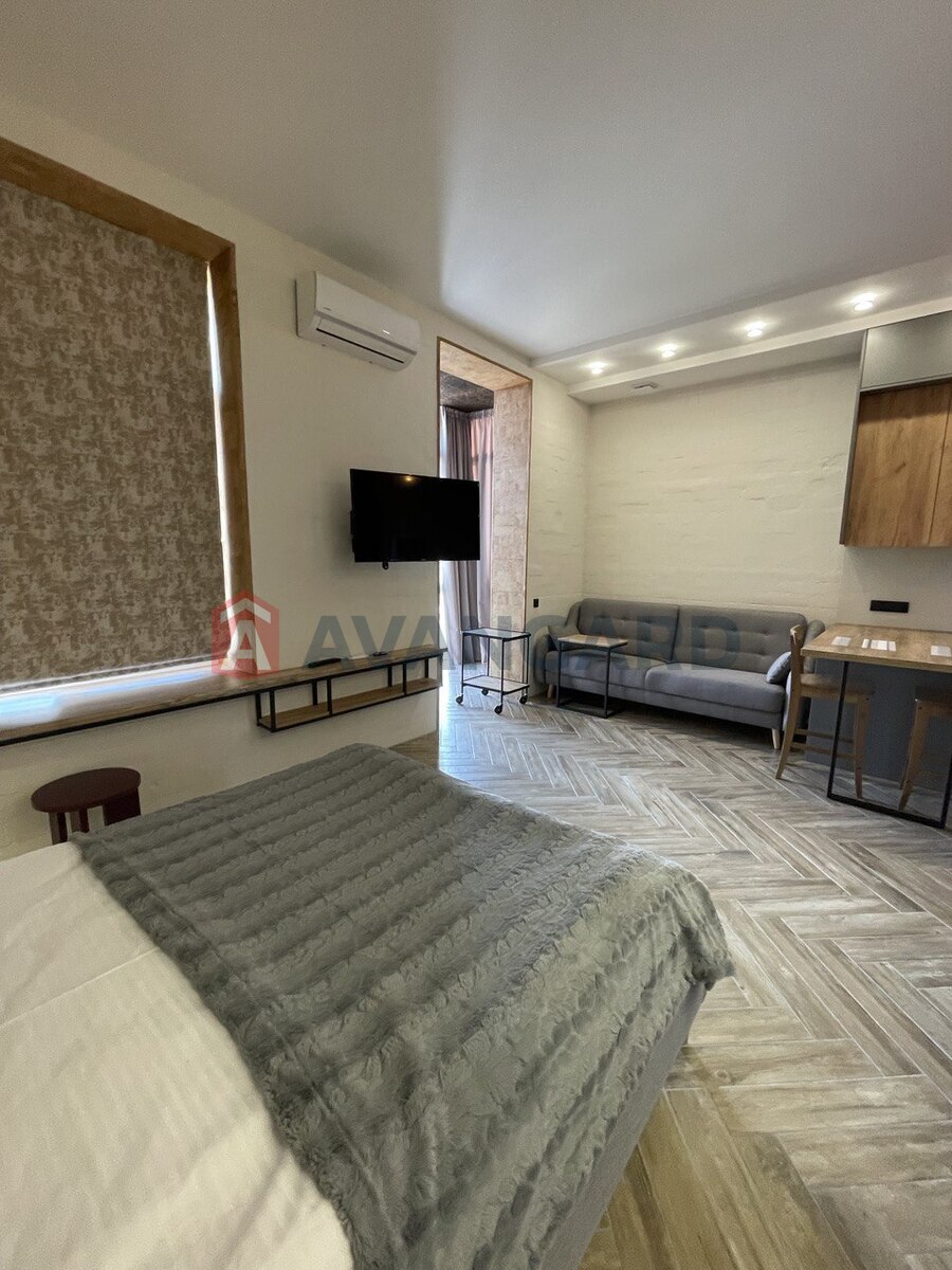 1 ��. ��������, 42/-/- ��. �., 9/9 ������ ���� 4