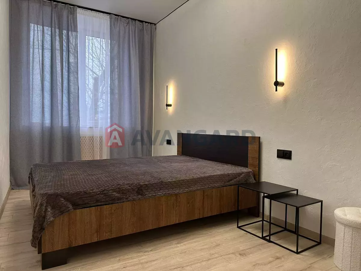 2 ����. ��������, 52/-/7 ��. �., 5/5 ���� ���� 8