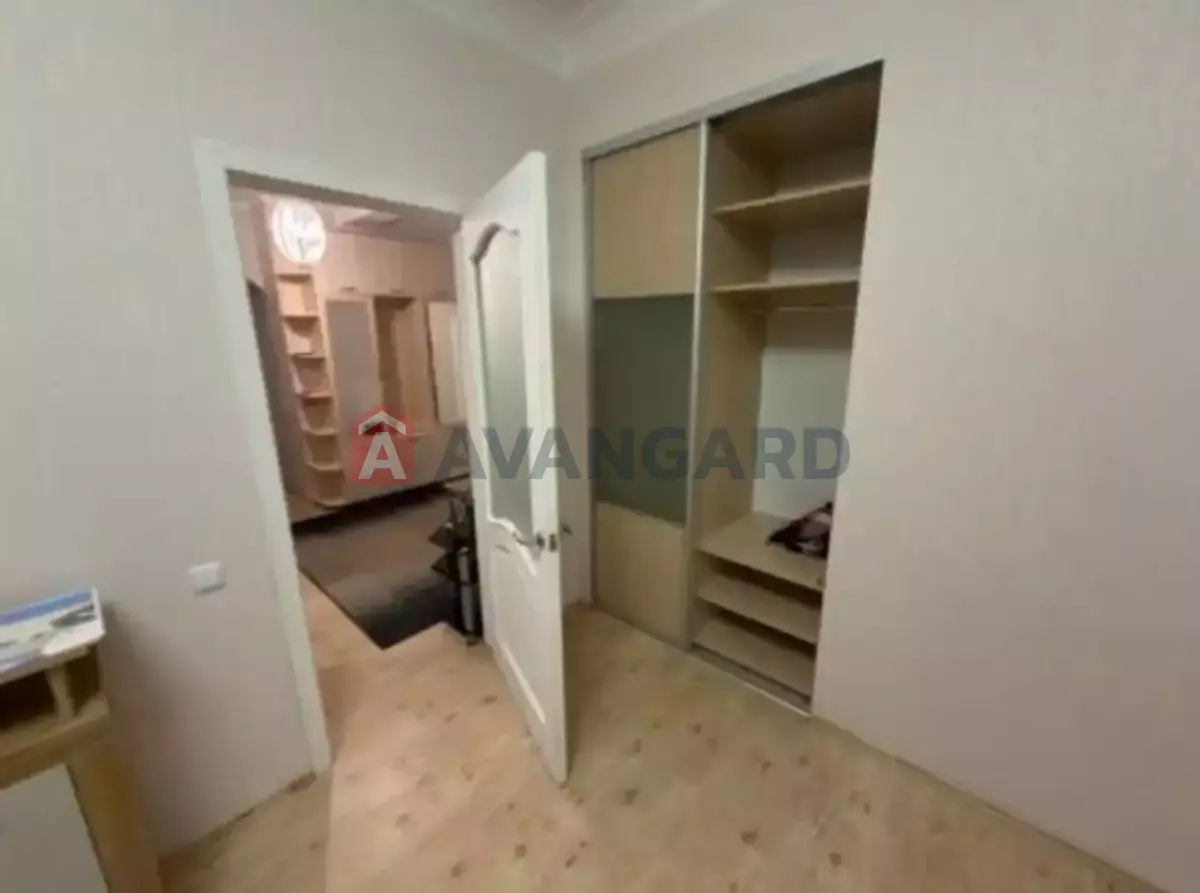 2 ��. ��������, 50/-/- ��. �., 4/5 ������ ���� 6