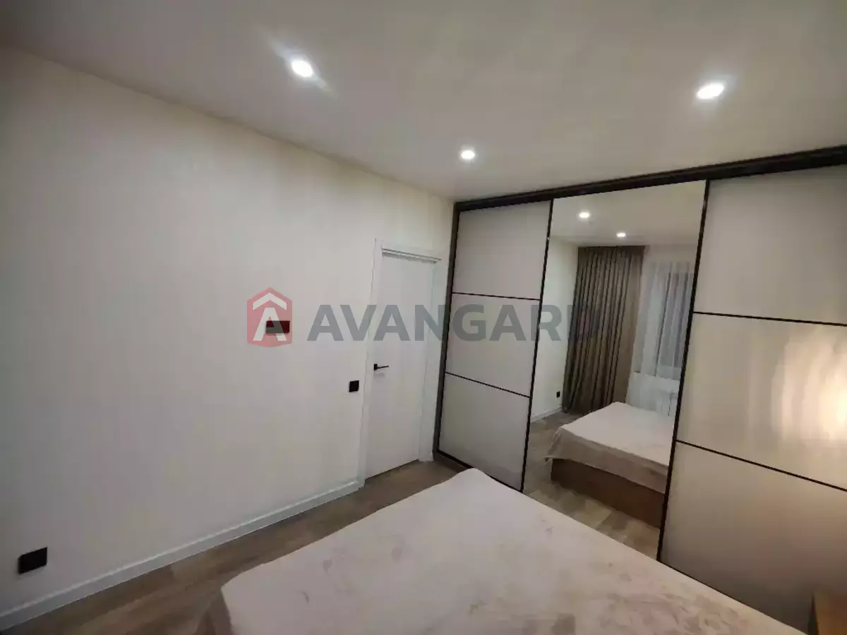 1 ��. ��������, 37/-/15 ��. �., 5/10 ������ ���� 4