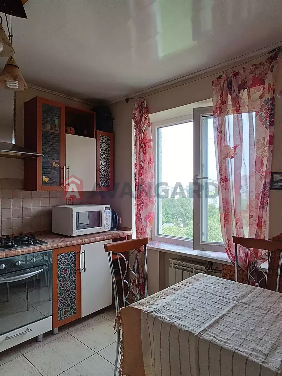 2 ����. ��������, 50/-/8 ��. �., 9/9 ���� ���� 5