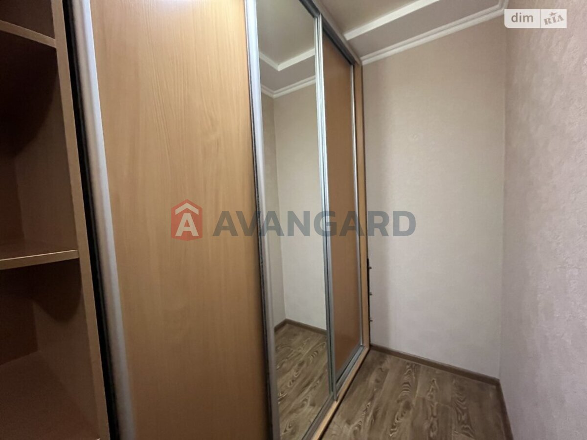 1 ��. ��������, 40/-/10 ��. �., 2/4 ������ ���� 20