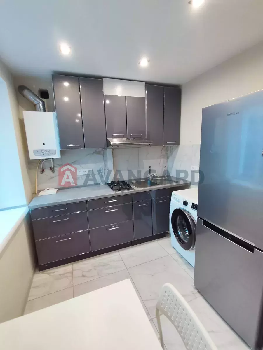 1 ��. ��������, 33/-/8 ��. �., 5/5 ������ ���� 1