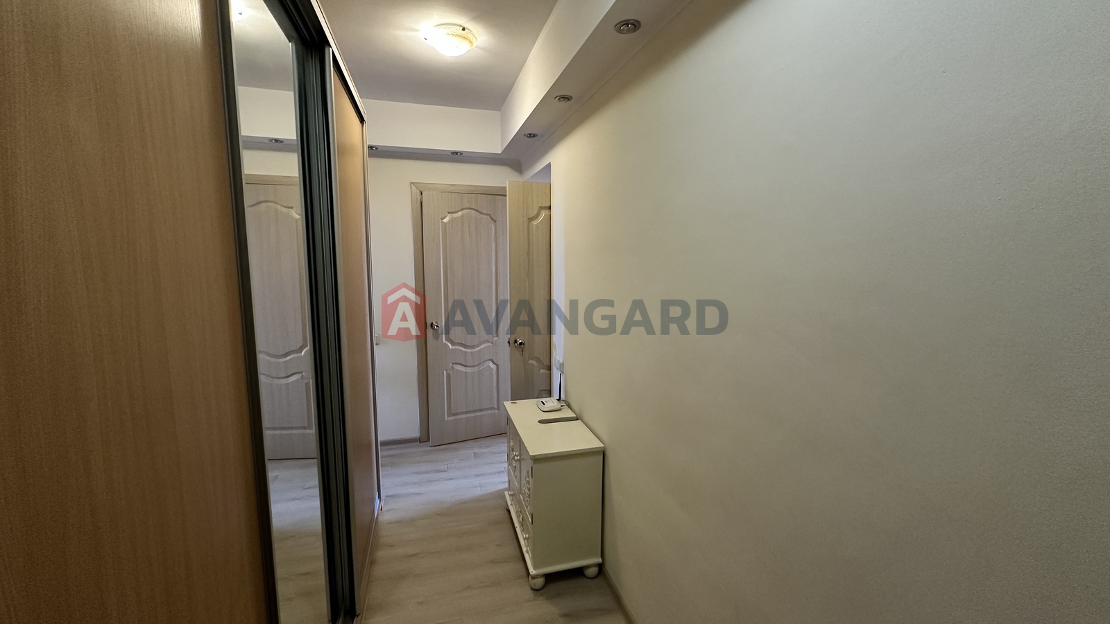 1 ����. ��������, 38/20/8 ��. �., 6/11 ���� ���� 6