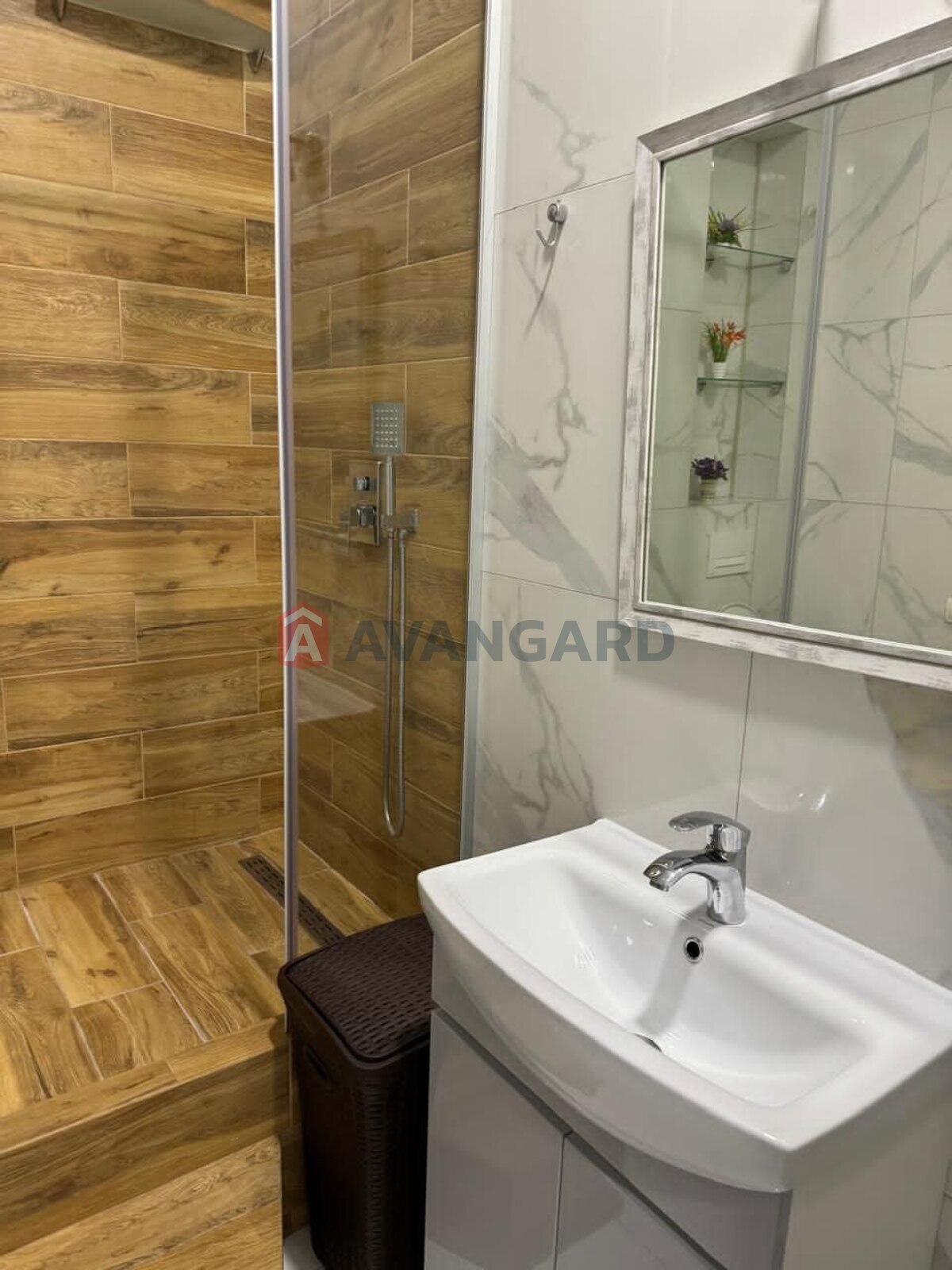 1 ����. ��������, 41.8/8.5/33.3 ��. �., 3/14 ���� ���� 8