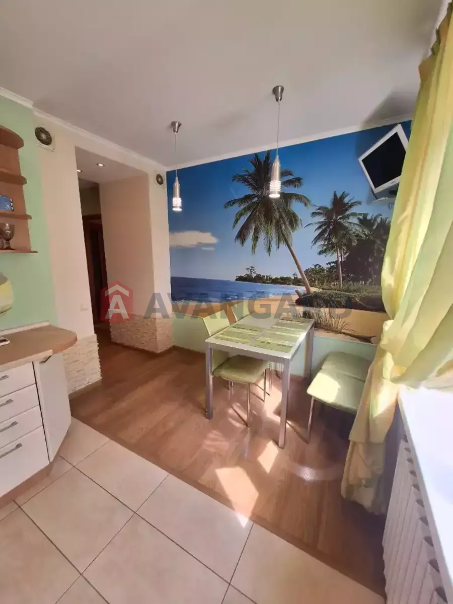 1 ��. ��������, 38/19/9 ��. �., 8/10 ������ ���� 4