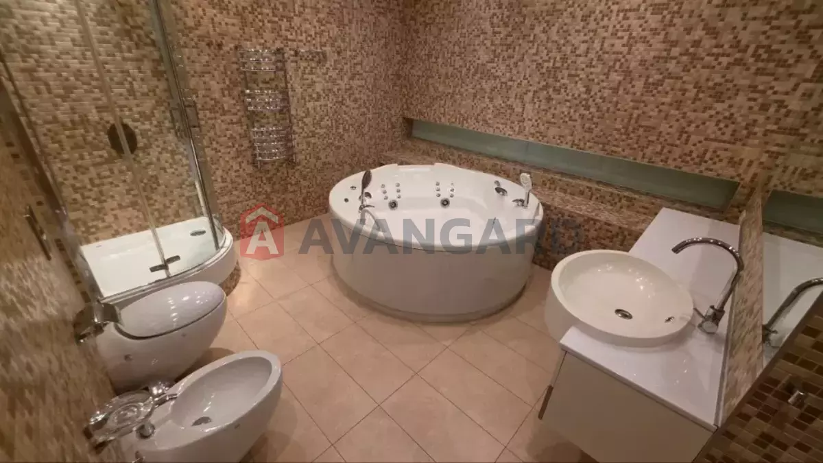 4 ��. ��������, 225/-/- ��. �., 18/28 ������ ���� 9