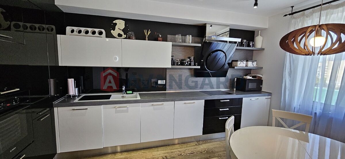 4 ��. ��������, 157/-/15 ��. �., 8/9 ������ ���� 22