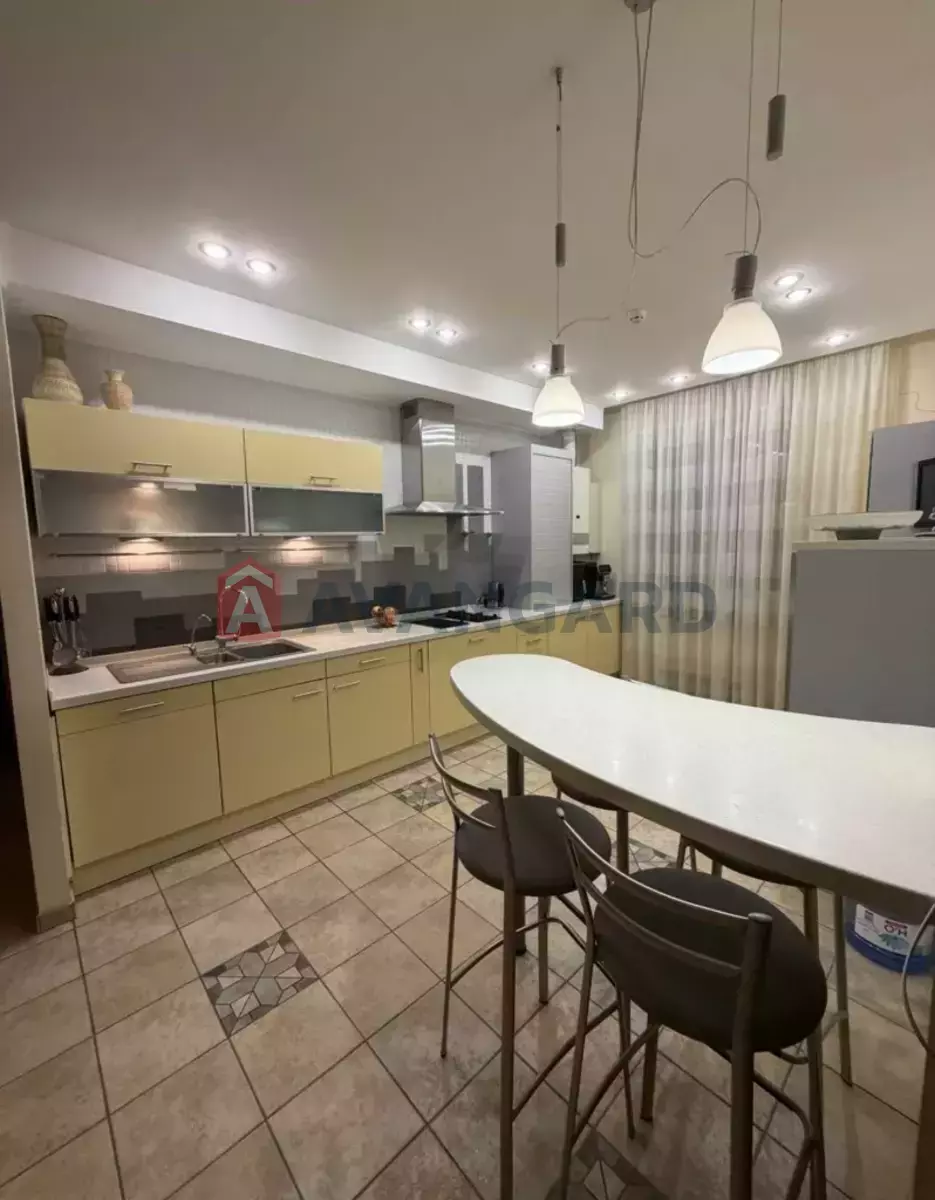 4 ��. ��������, 172/-/- ��. �., 3/9 ������ ���� 2