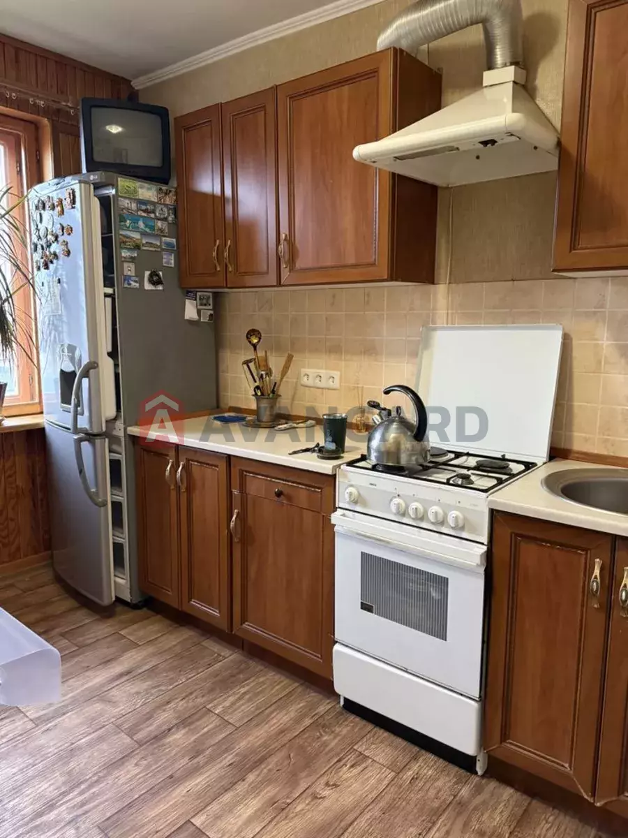 2 ����. ��������, 50/-/10 ��. �., 9/9 ���� ���� 12