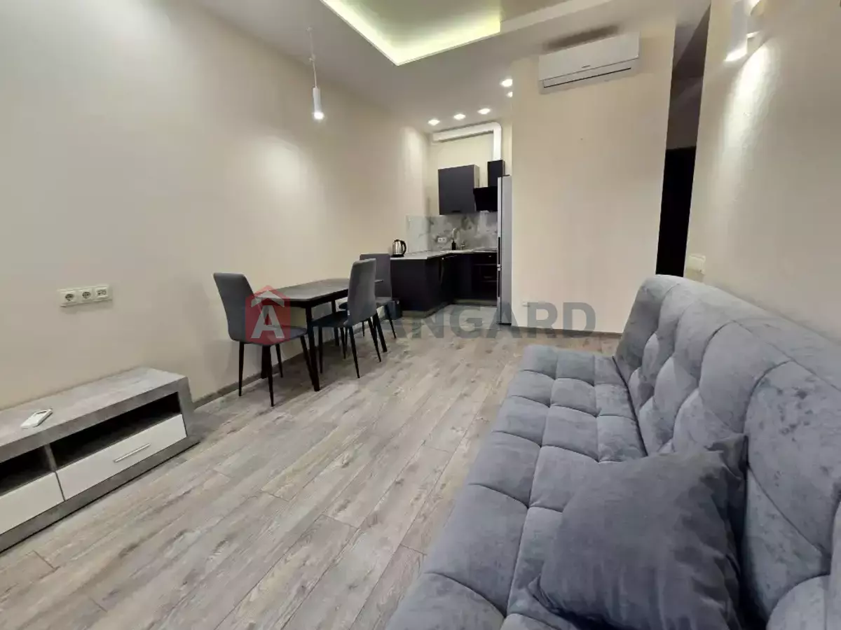 2 ��. ��������, 50/-/- ��. �., 8/10 ������ ���� 8