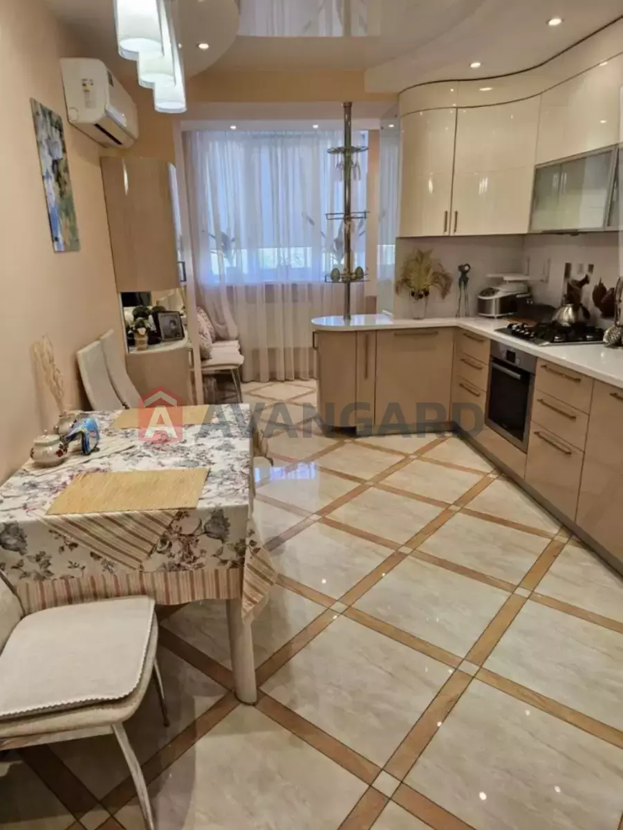 3 ����. ��������, 100/99/15 ��. �., 5/9 ���� ���� 2