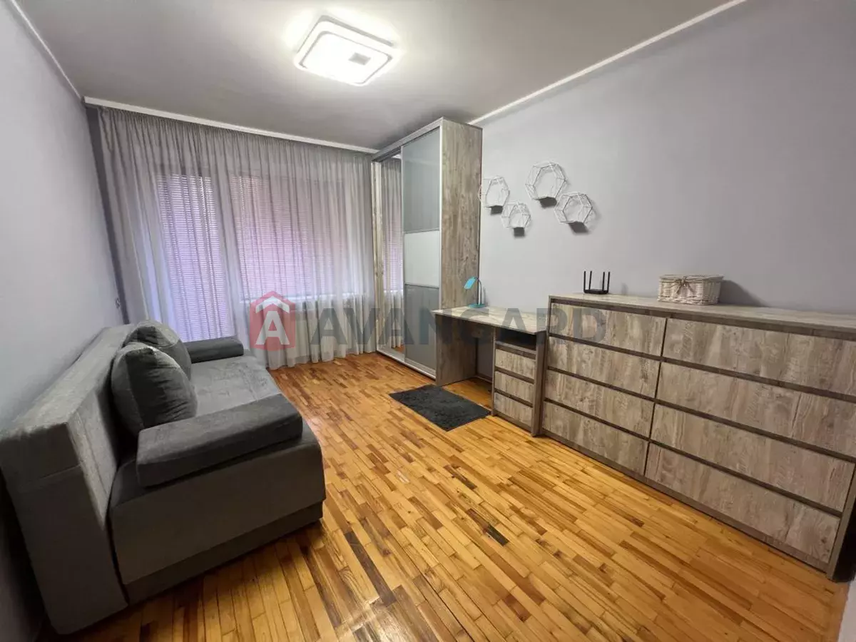 3 . , 71/-/7 . ., 8/9   1