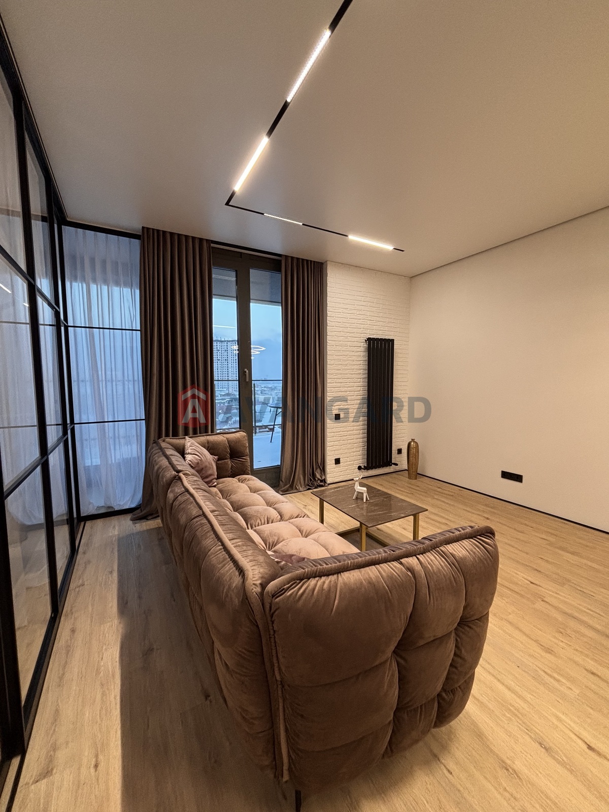 2 ��. ��������, 52/37/5 ��. �., 8/10 ������ ���� 4