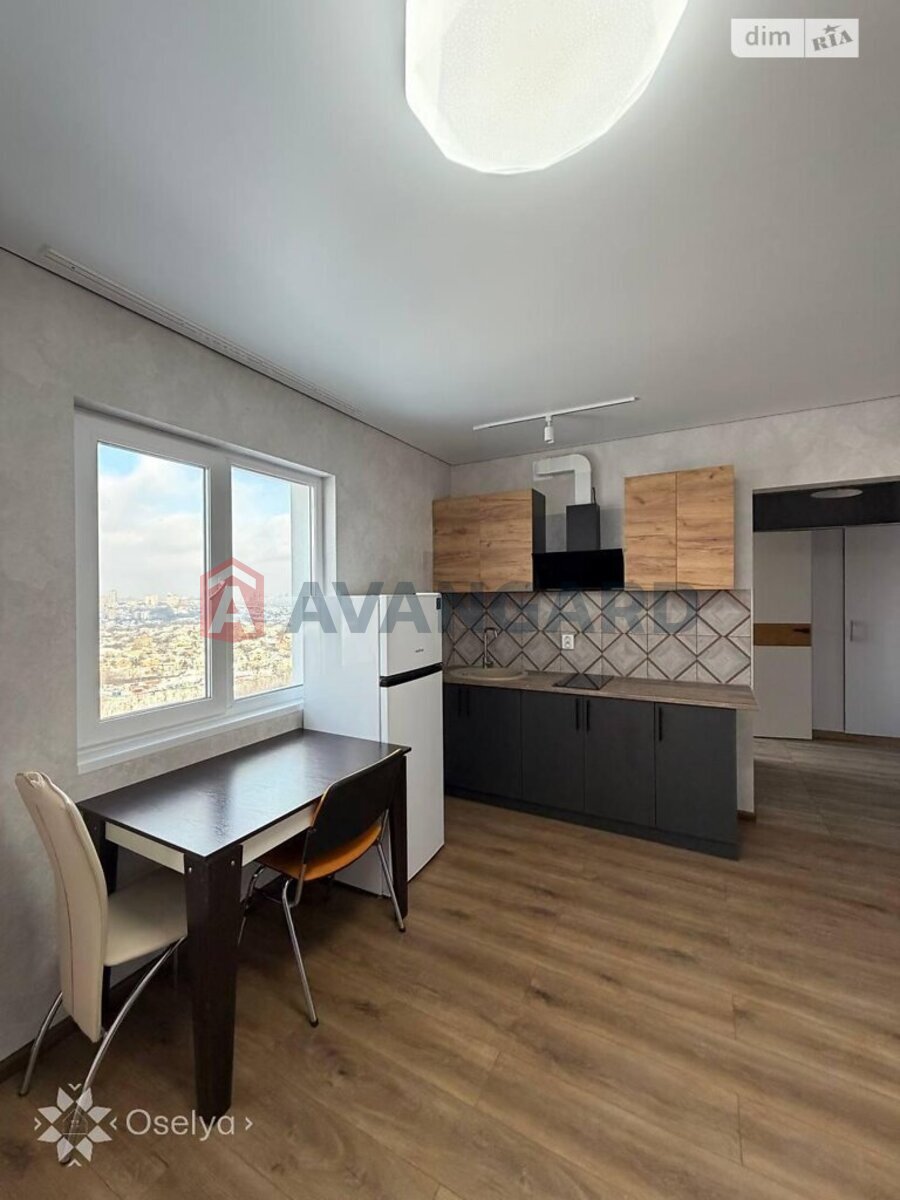 1 ��. ��������, 30/17/7 ��. �., 19/21 ������ ���� 3