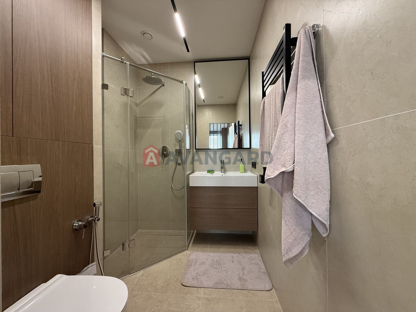 2 ��. ��������, 64,8/26,6/18 ��. �., 8/16 ������ ���� 7