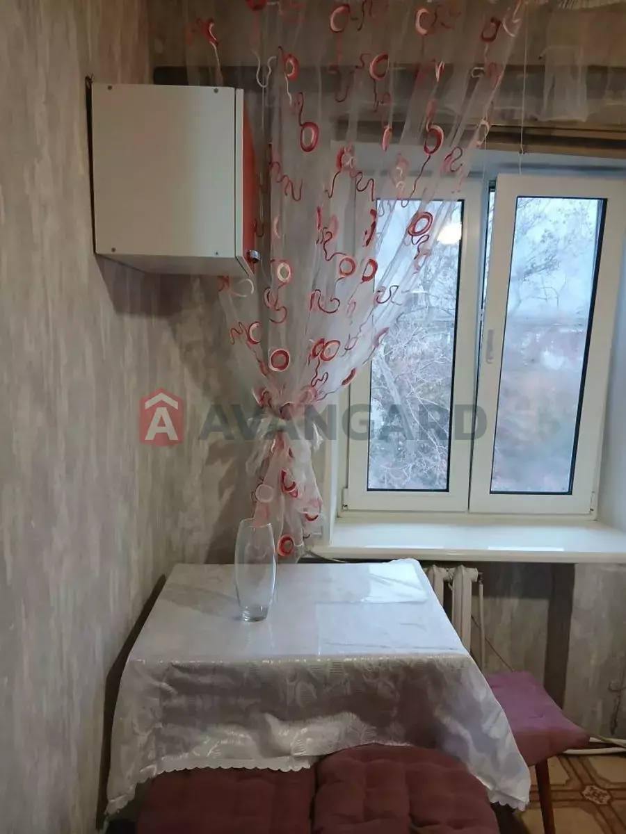 1 ����. ��������, 32/-/5 ��. �., 5/5 ���� ���� 4