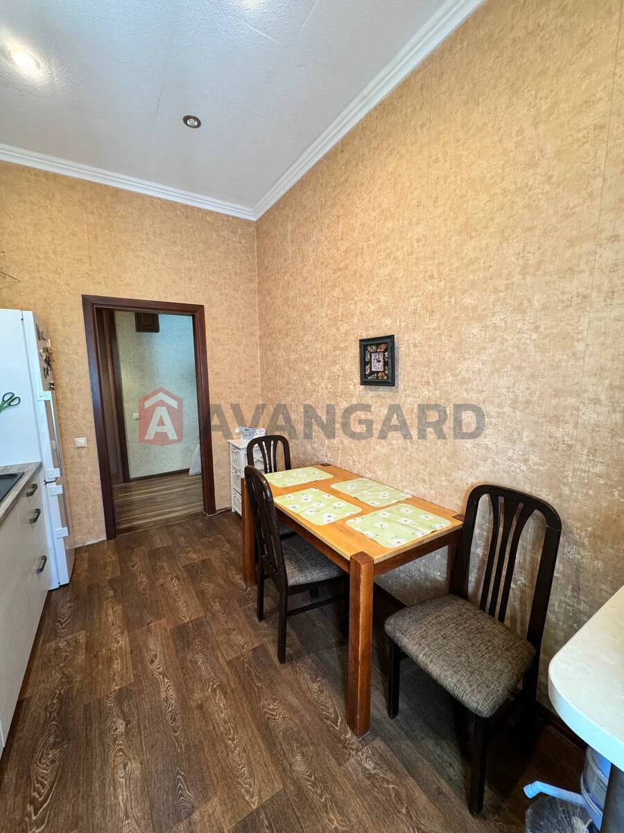 3 ����. ��������, 65/40/8 ��. �., 2/2 ���� ���� 14