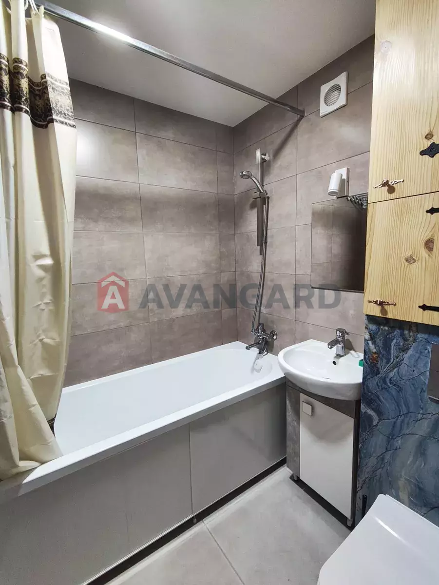 1 ��. ��������, 33/-/8 ��. �., 5/5 ������ ���� 6