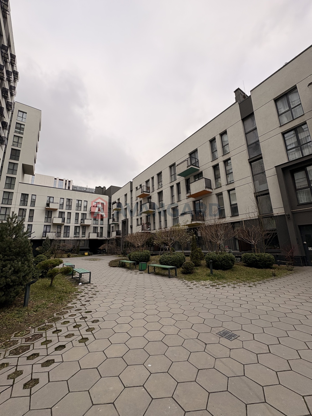 2 ��. ��������, 67/30/18 ��. �., 4/4 ������ ���� 4