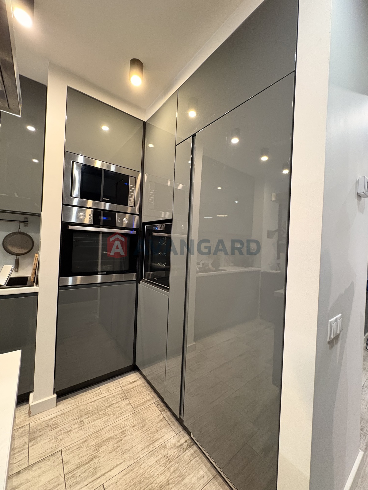 2 ��. ��������, 67/30/18 ��. �., 4/4 ������ ���� 19