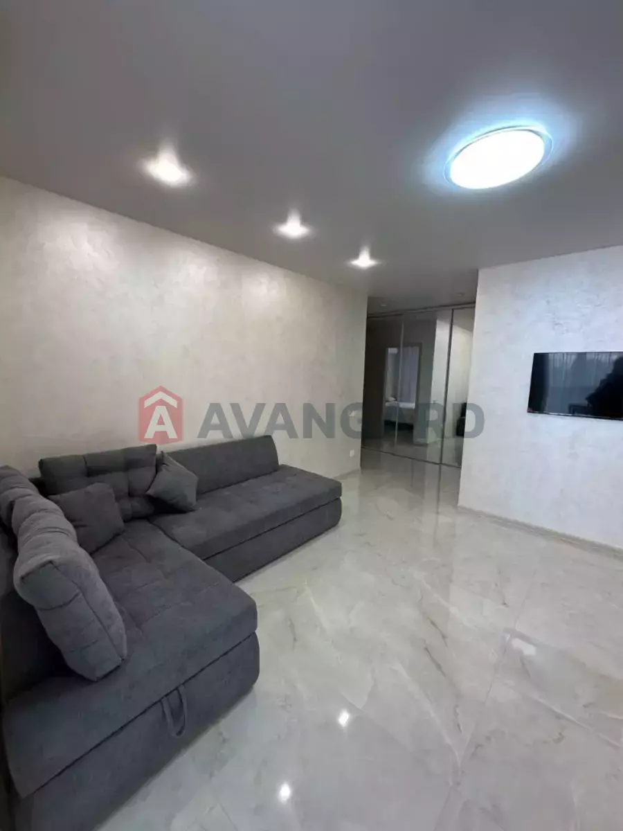 3 ��. ��������, 70/-/- ��. �., 4/10 ������ ���� 2