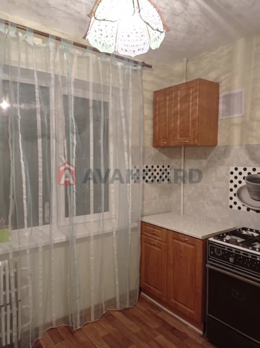 1 . , 40/-/7 . ., 8/9   8