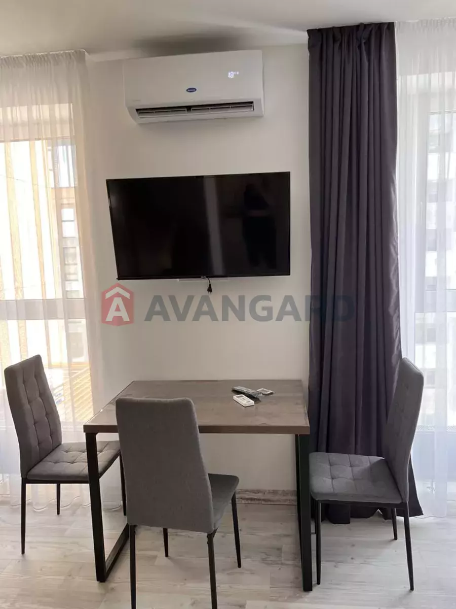 1 ��. ��������, 40/-/13 ��. �., 6/12 ������ ���� 7