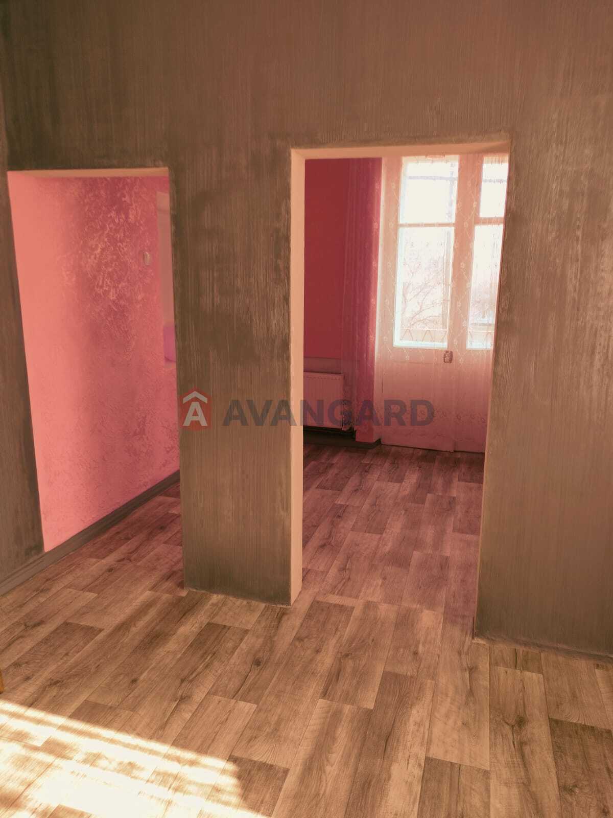 3 ����. ��������, 59.3/39.7/8.5 ��. �., 2/2 ���� ���� 8