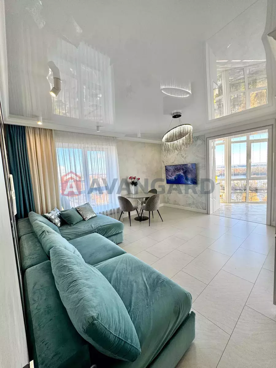 3 ��. ��������, 86/-/10 ��. �., 12/12 ������ ���� 8