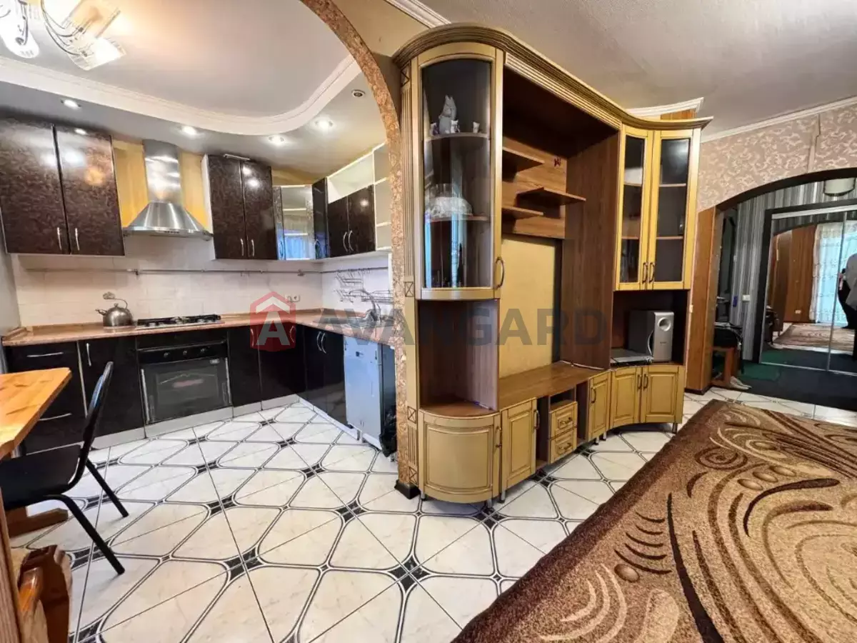 3 ����. ��������, 68/-/10 ��. �., 9/9 ���� ���� 4