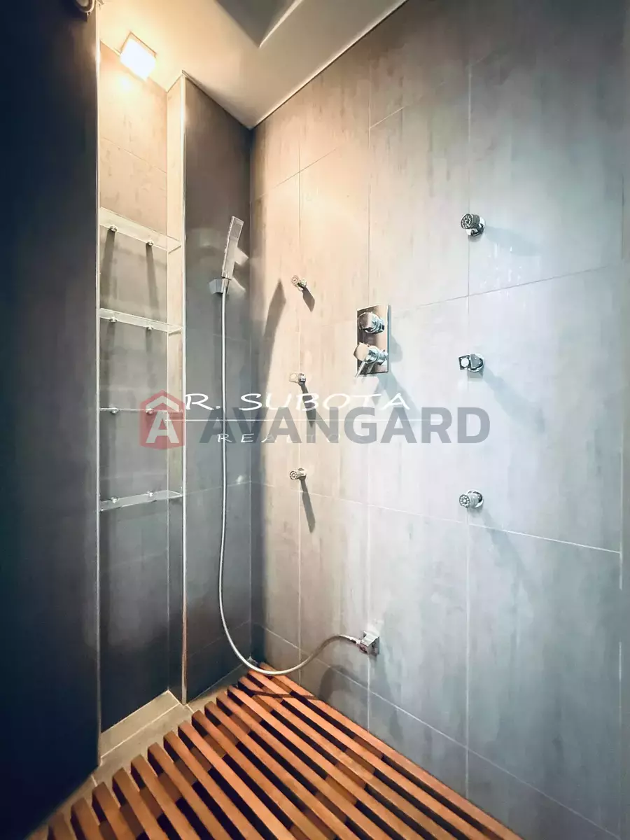 4 ��. ��������, 210/-/- ��. �., 10/10 ������ ���� 10