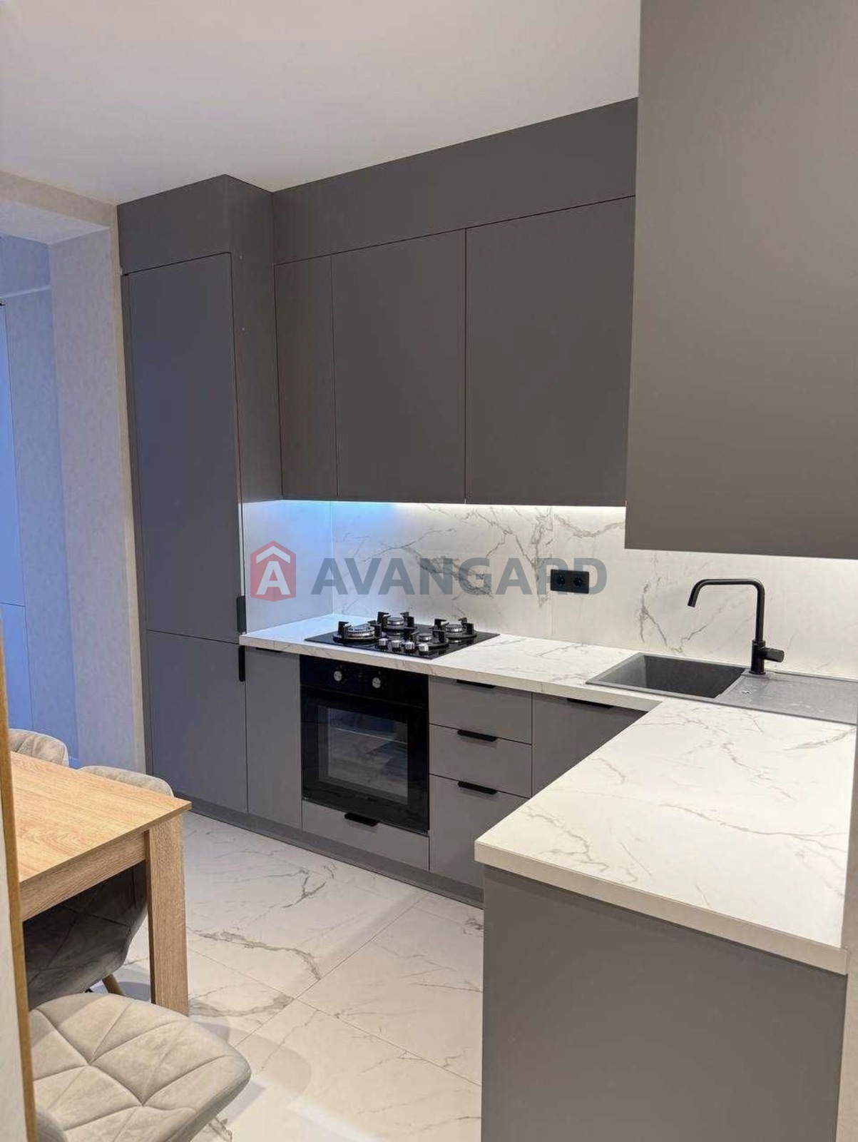 1 ��. ��������, 40/20/18 ��. �., 7/10 ������ ���� 10