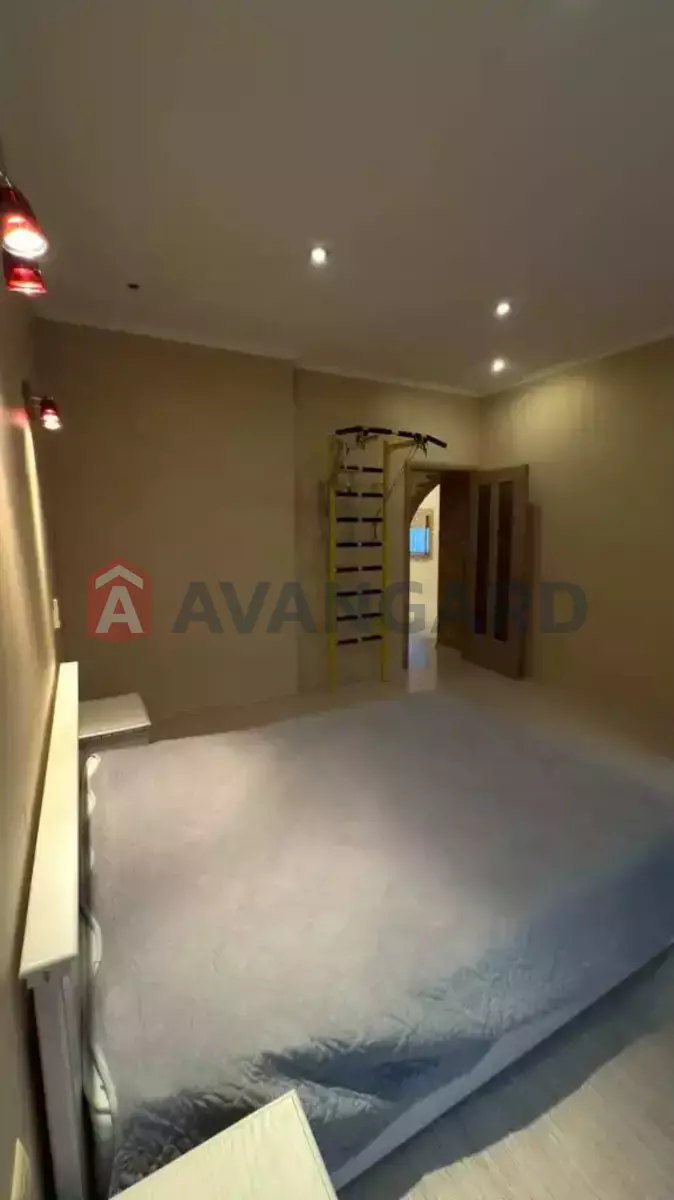 2 ��. ��������, 73/-/- ��. �., 2/10 ������ ���� 8