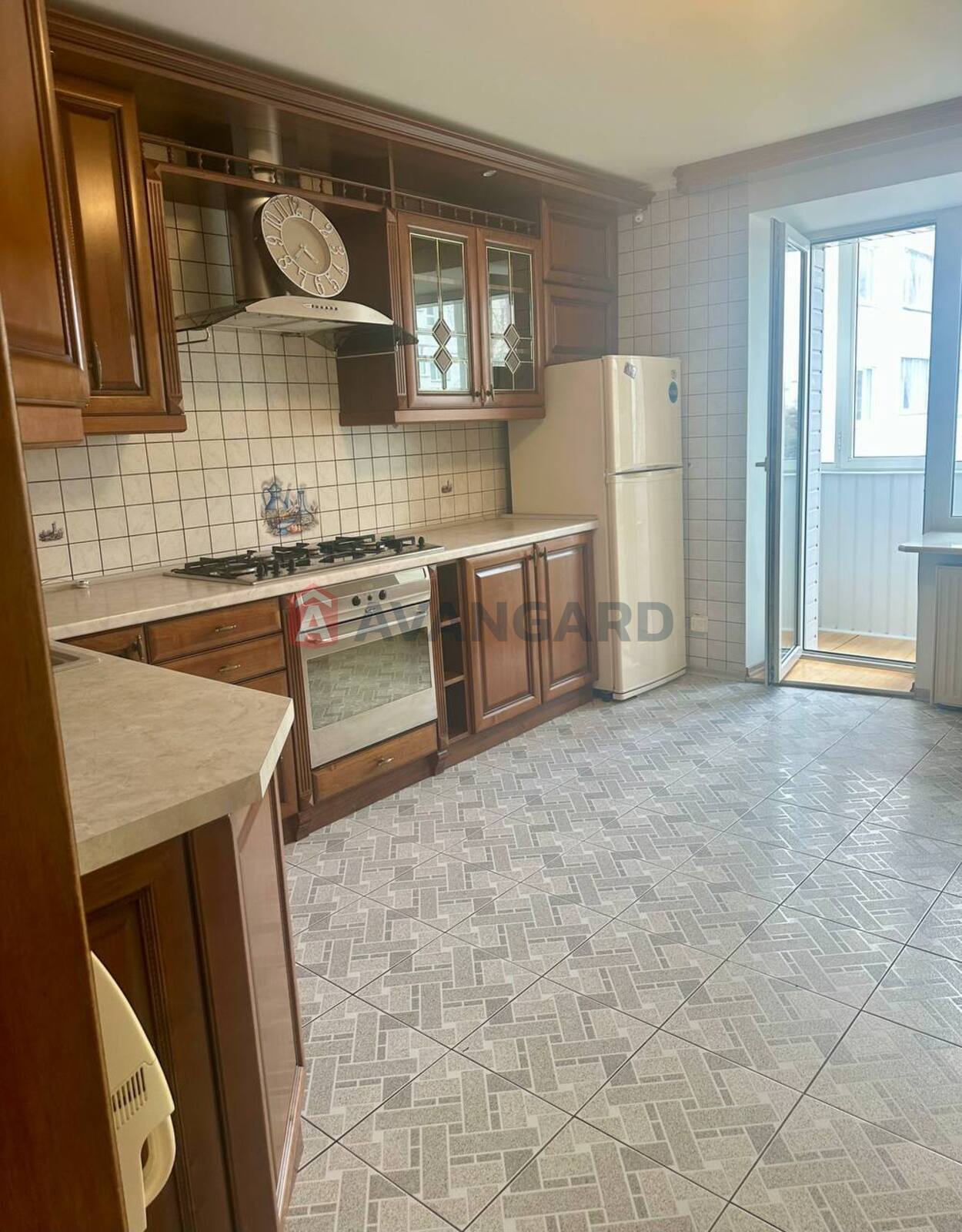 3 ��. ��������, 80/60/24 ��. �., 5/10 ������ ���� 4