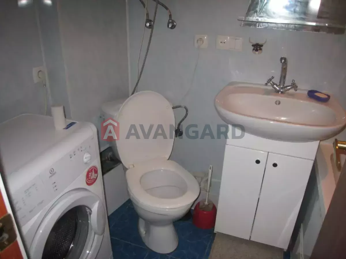 3 ����. ��������, 64/40/8 ��. �., 8/9 ���� ���� 11