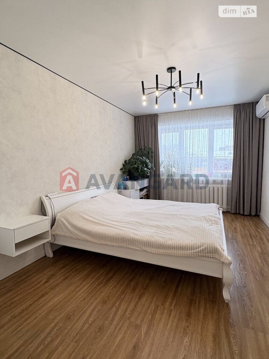 2 ����. ��������, 43/28/7 ��. �., 4/5 ���� ���� 3