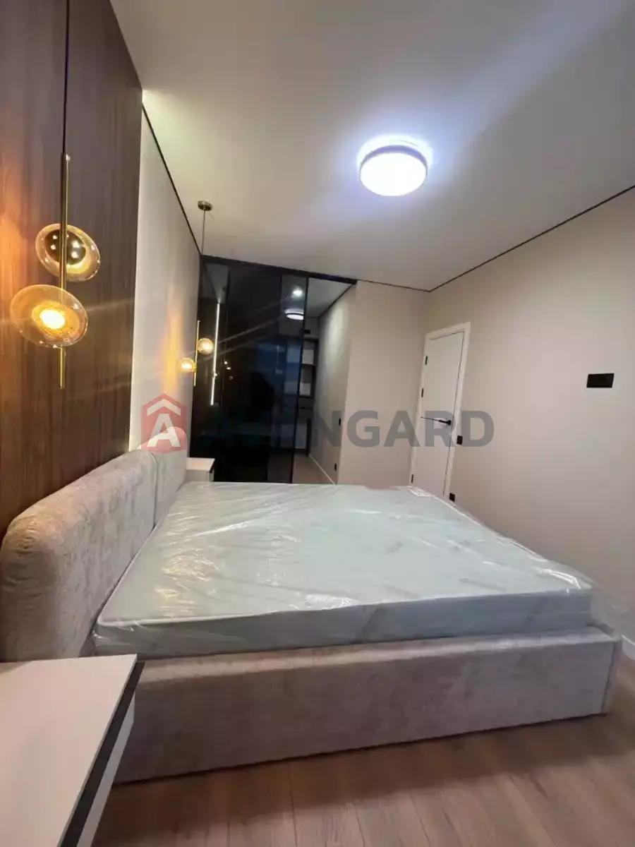 2 ��. ��������, 44/15/18 ��. �., 4/10 ������ ���� 8