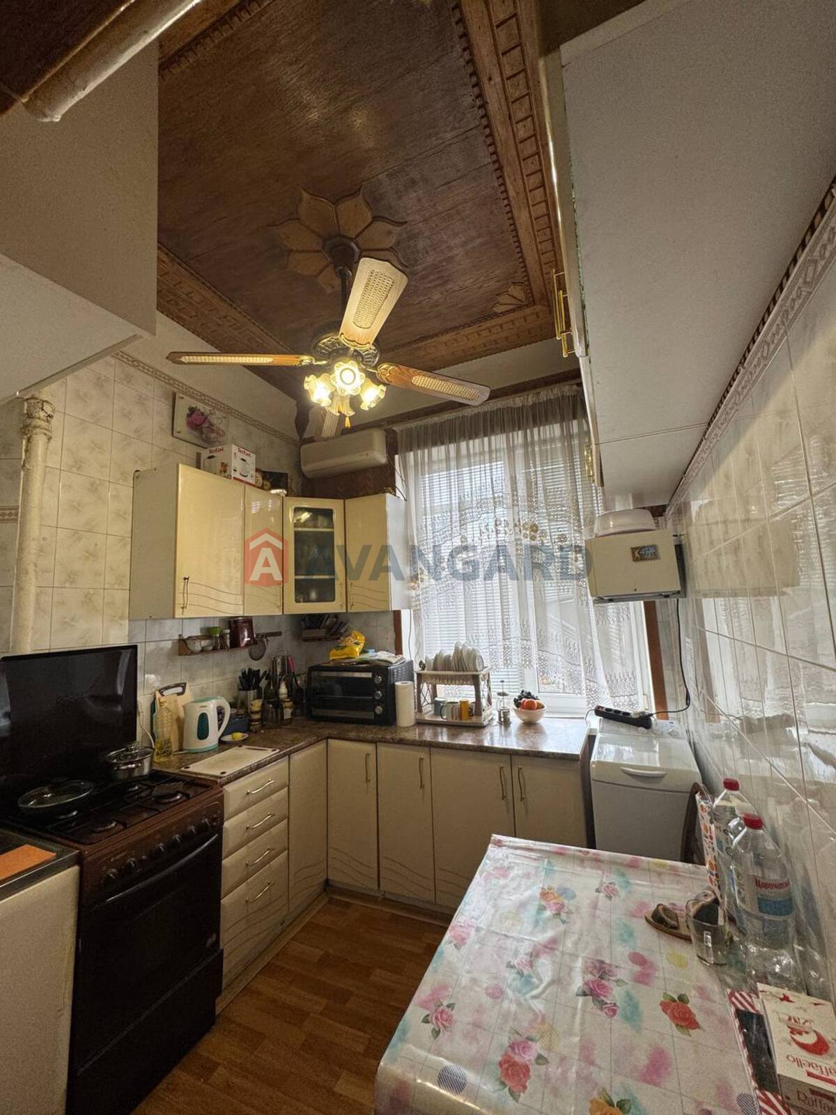 3 ��. ��������, 73/10/55 ��. �., 4/4 ������ ���� 8